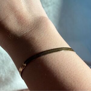 Sleek Simple Snake Gold toned Bracelet